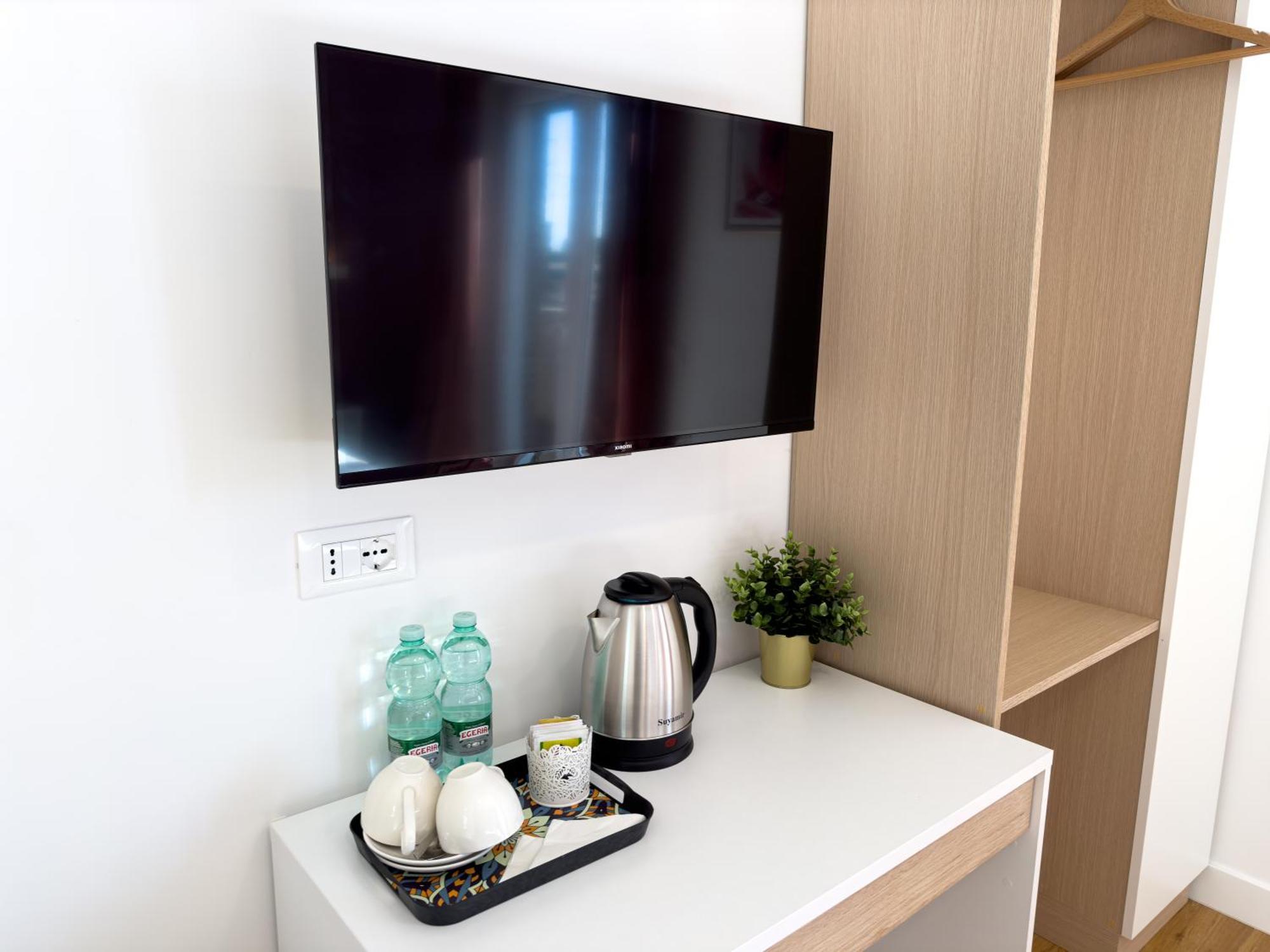 Isola 163 Guest House 菲乌米奇诺 外观 照片