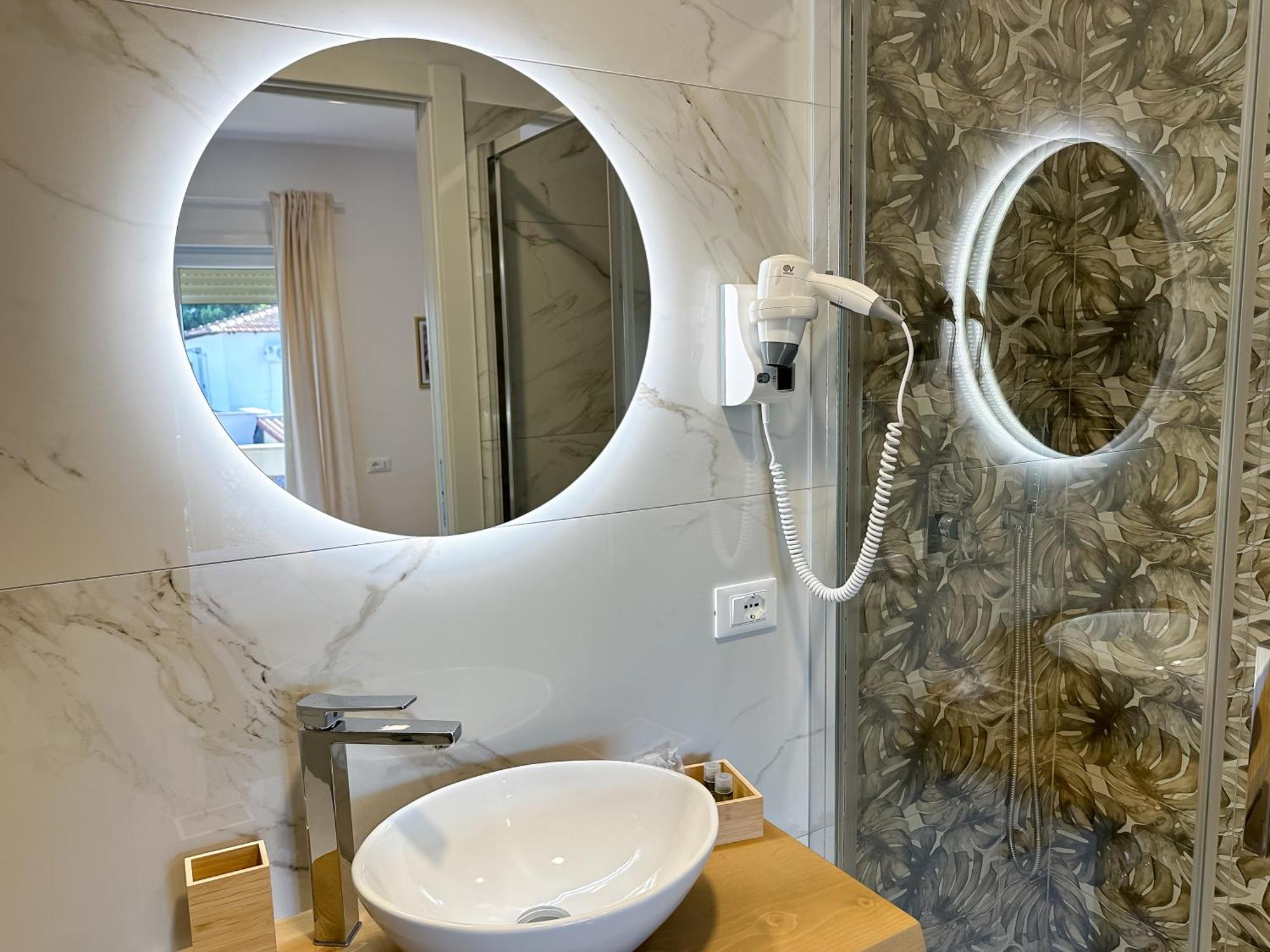 Isola 163 Guest House 菲乌米奇诺 外观 照片