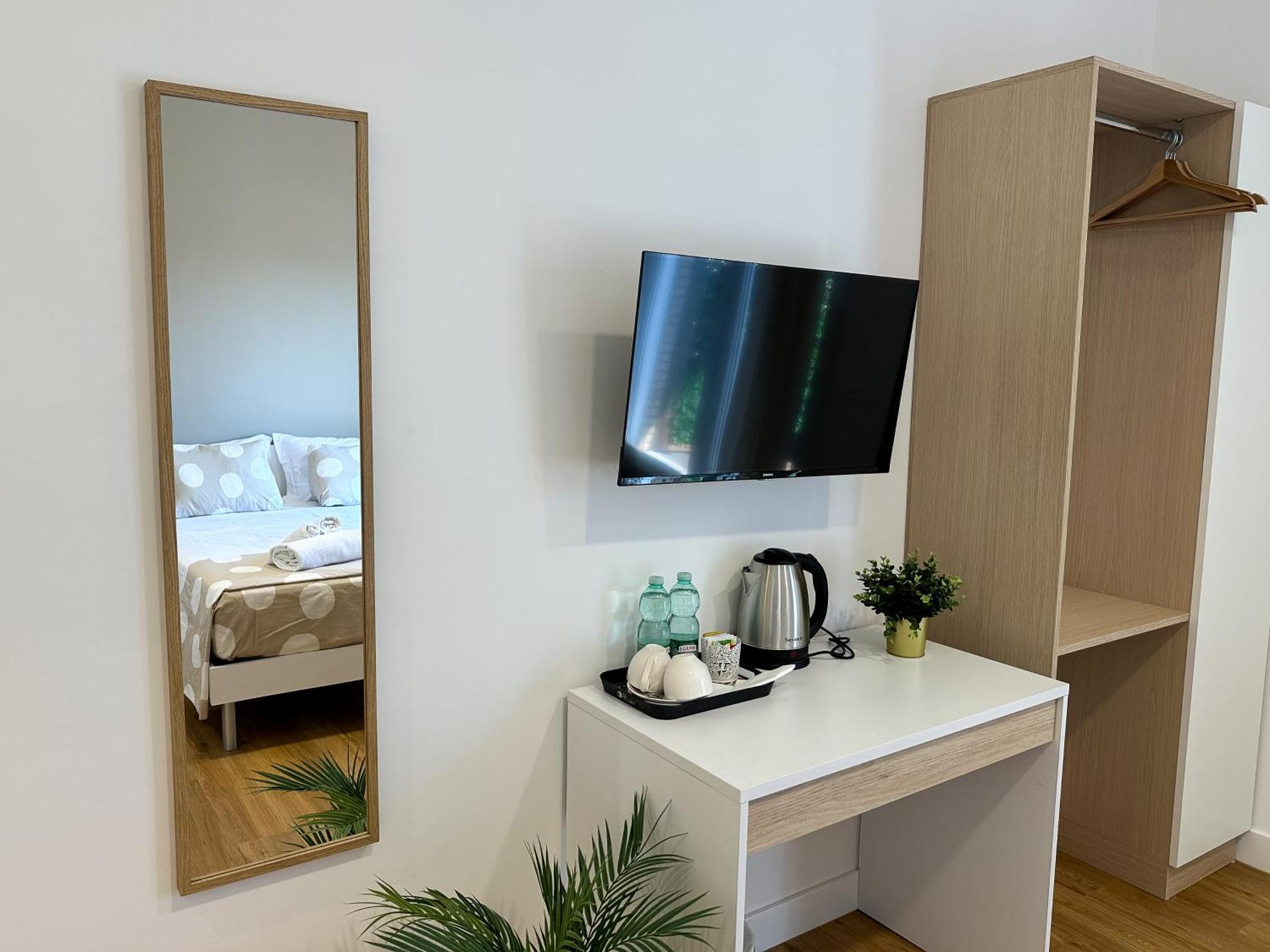 Isola 163 Guest House 菲乌米奇诺 外观 照片